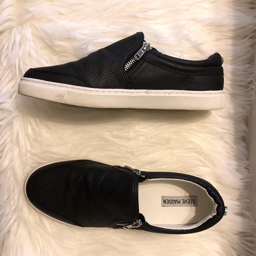 Steve Madden Zipper Sneaker